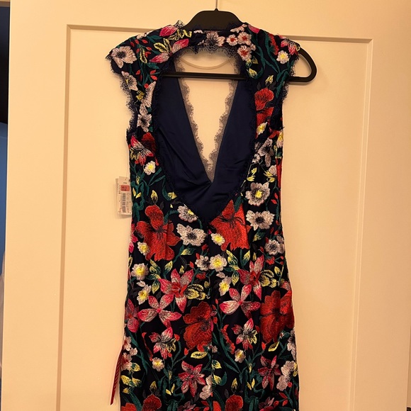 Embroidered dress - Picture 2 of 4